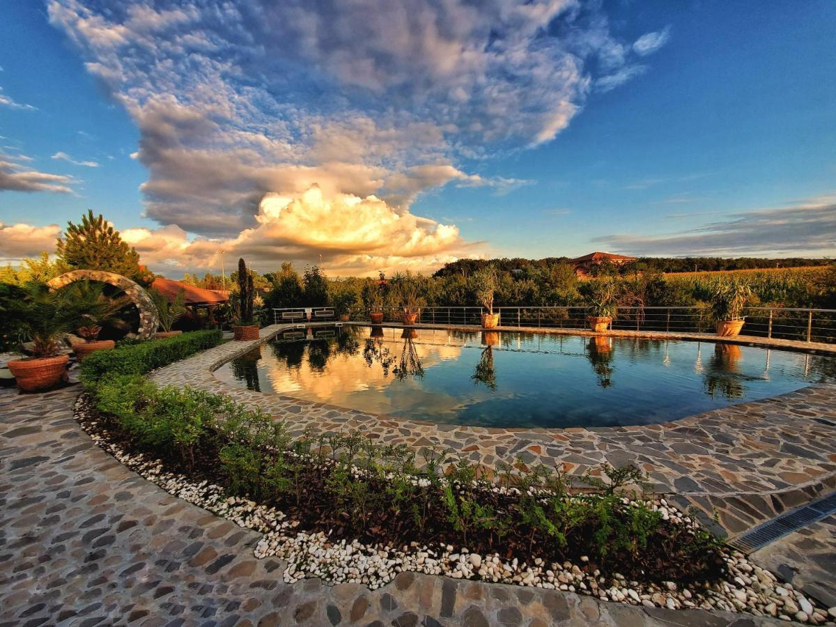 Country Spa Retreat Snagov Eksteriør billede The "Blue Lake"