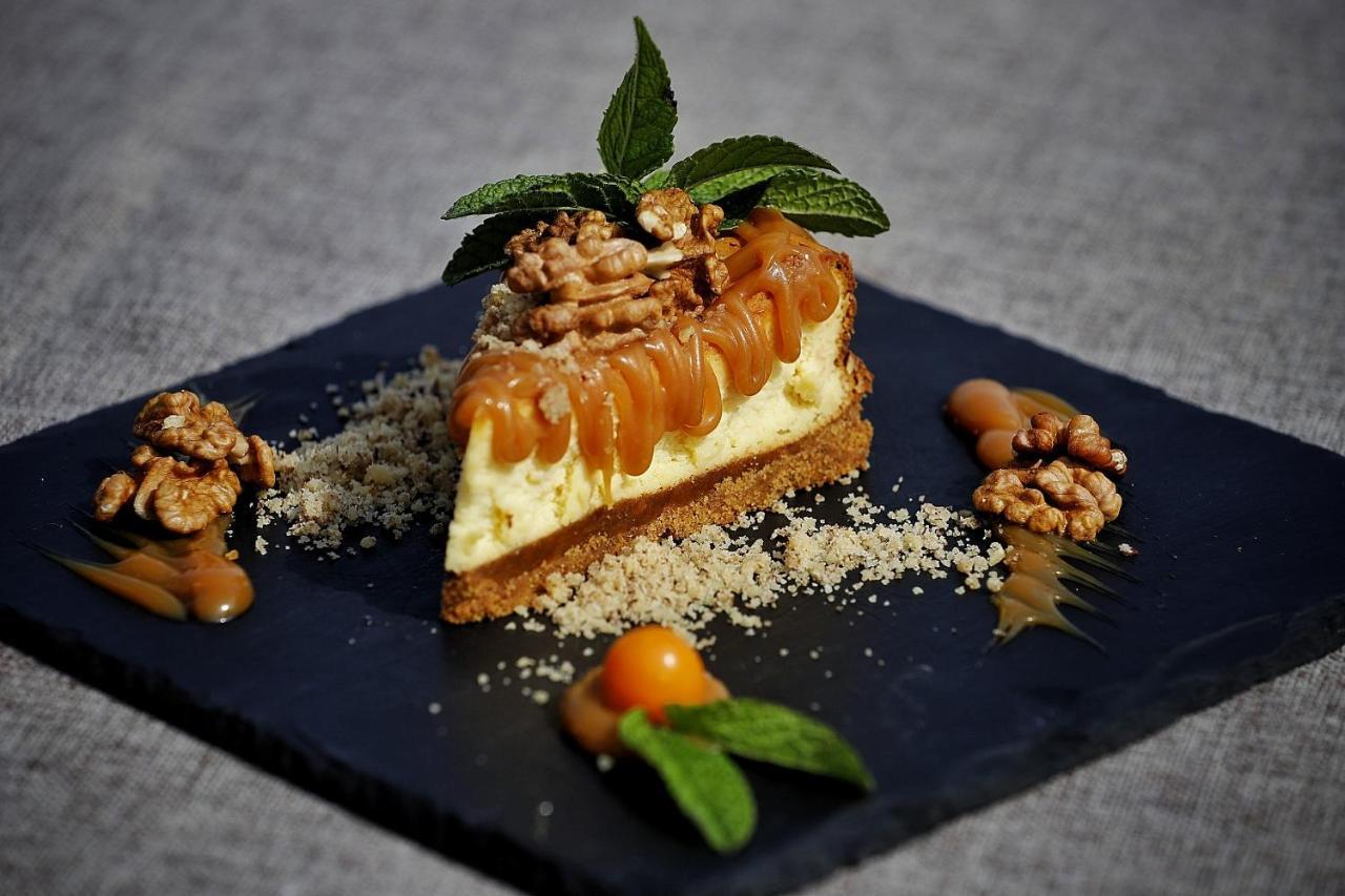 Country Spa Retreat Snagov Eksteriør billede Cheesecake with salted caramel