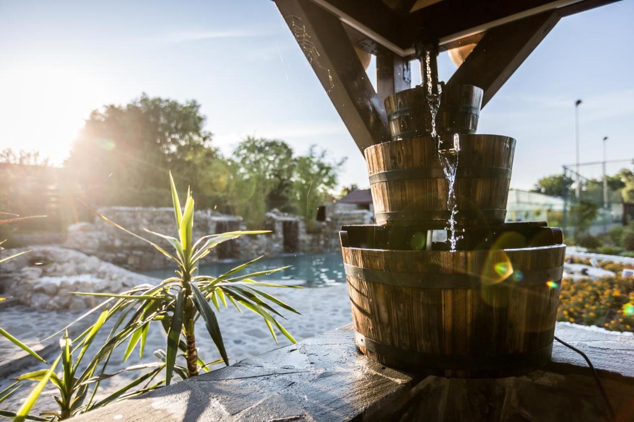 Country Spa Retreat Snagov Eksteriør billede The Noria de los Tres Caños