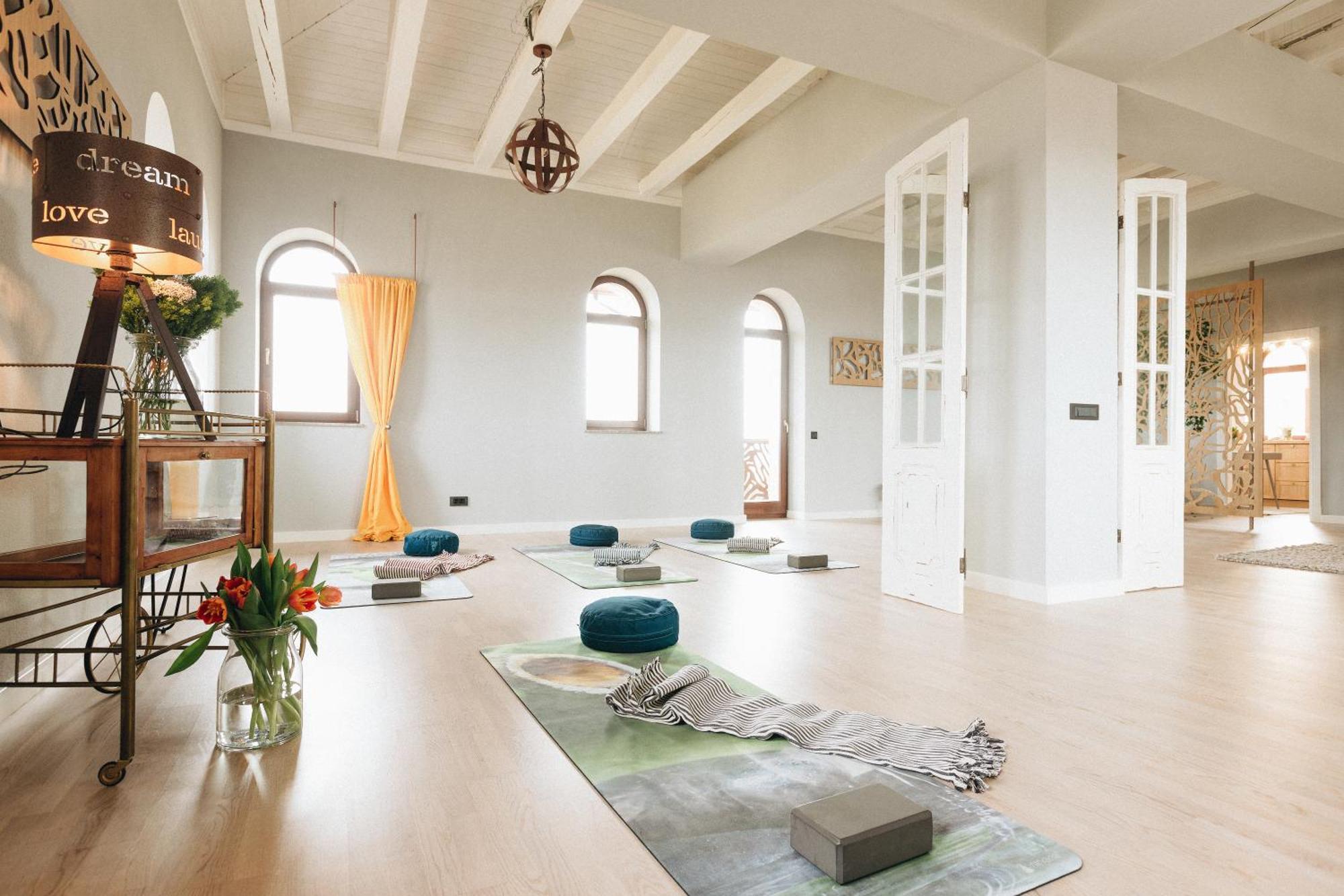 Country Spa Retreat Snagov Eksteriør billede The Yoga Room