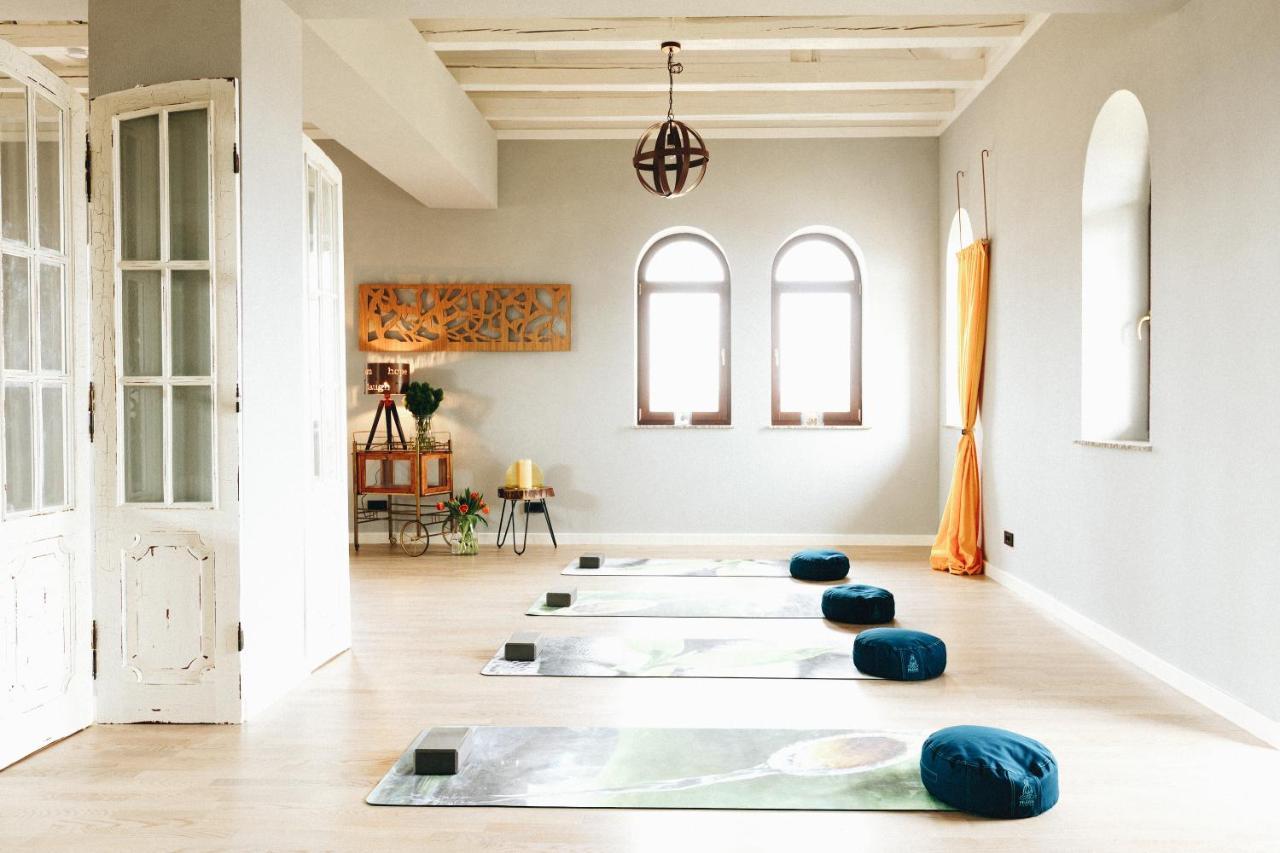 Country Spa Retreat Snagov Eksteriør billede The Yoga Room at The Lodge at The Grove