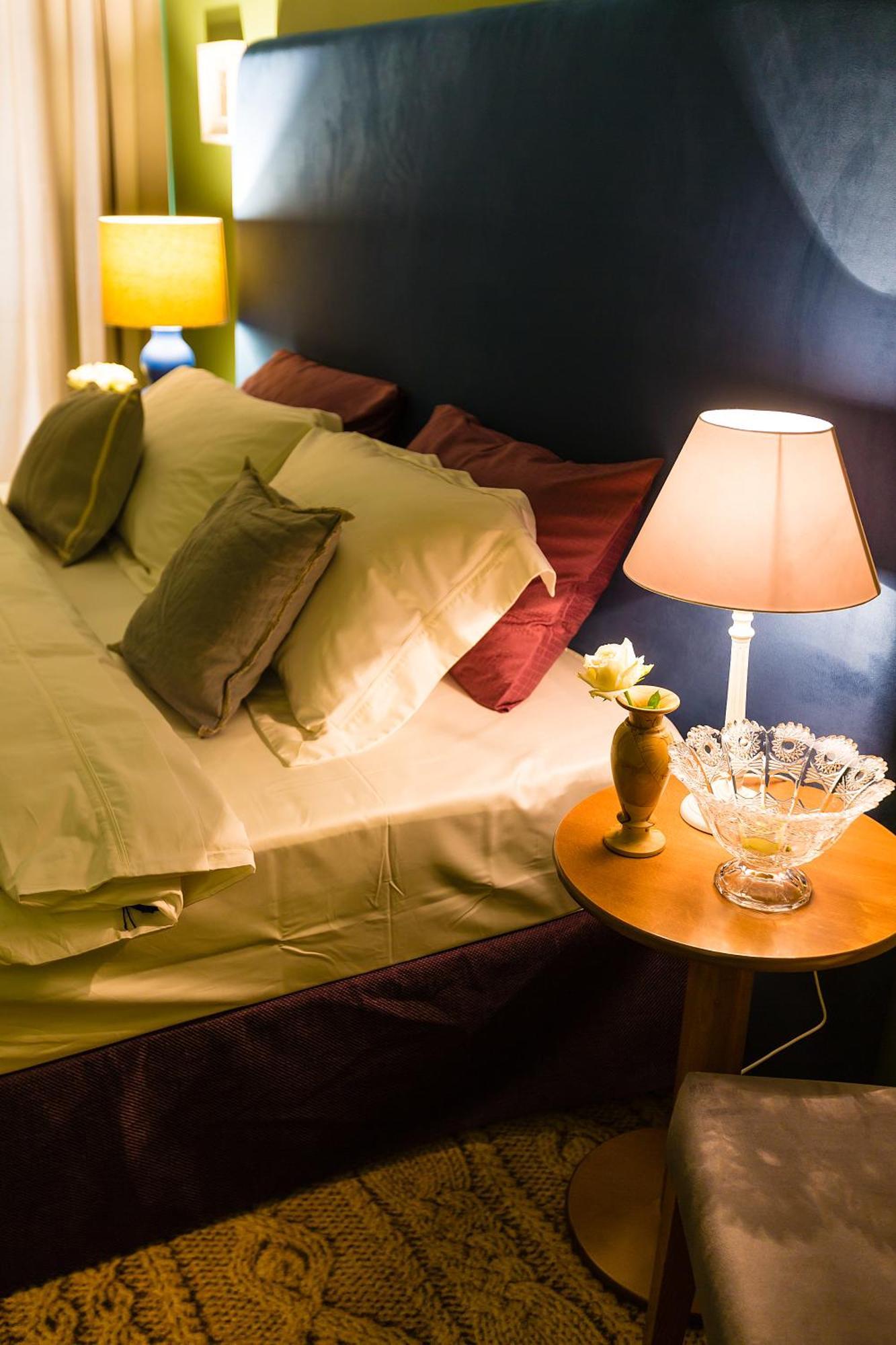Country Spa Retreat Snagov Eksteriør billede A bed with cushions