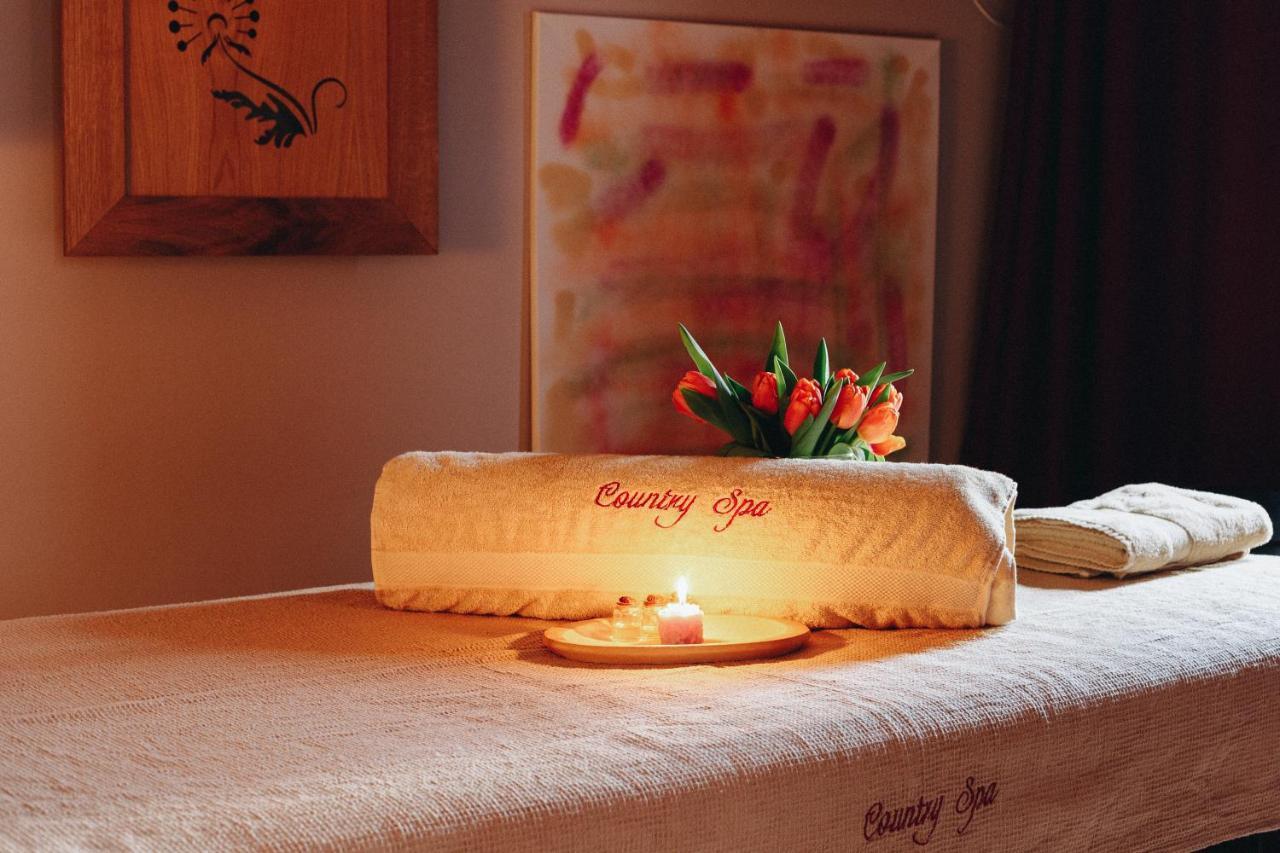 Country Spa Retreat Snagov Eksteriør billede A spa treatment table